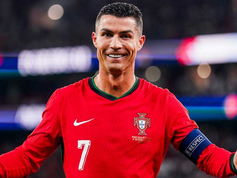 Sự tiến hóa của tiền đạo cắm với Cristiano Ronaldo